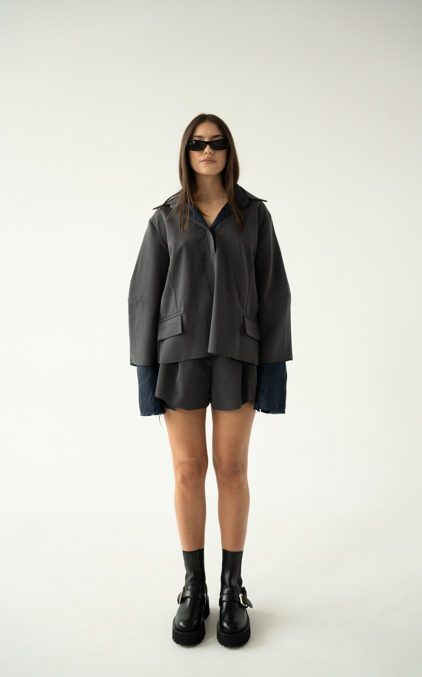 CROSSOVER SHORTS IN GREY