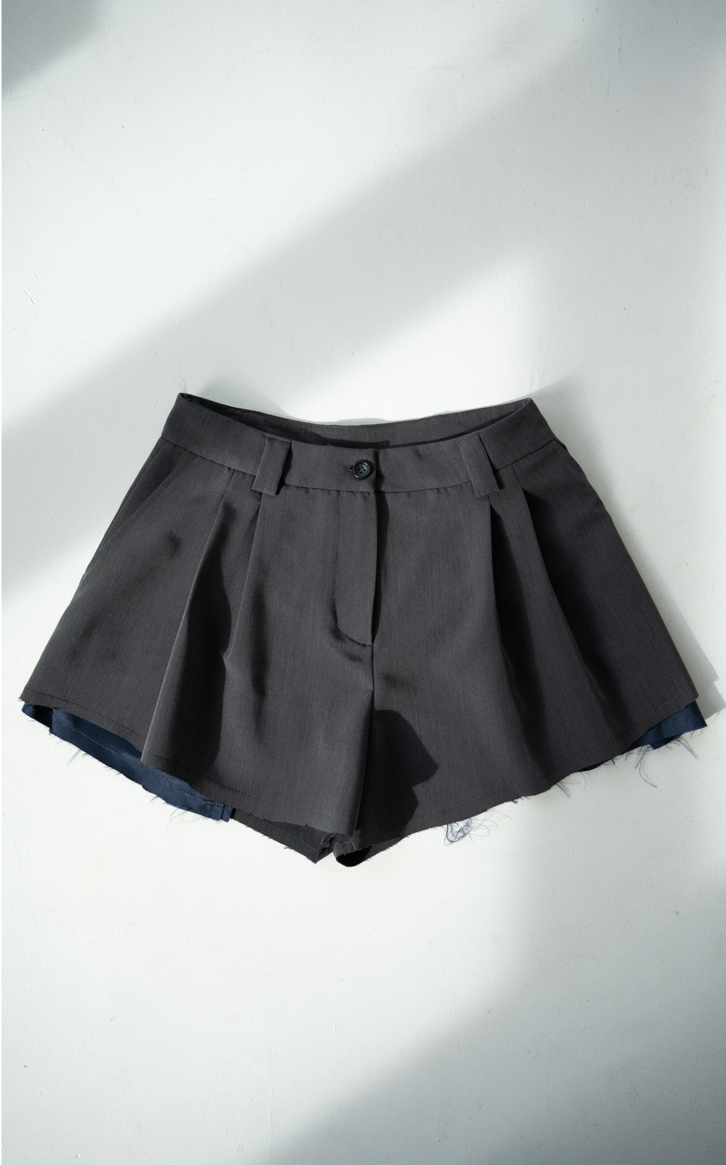 CROSSOVER SHORTS IN GREY