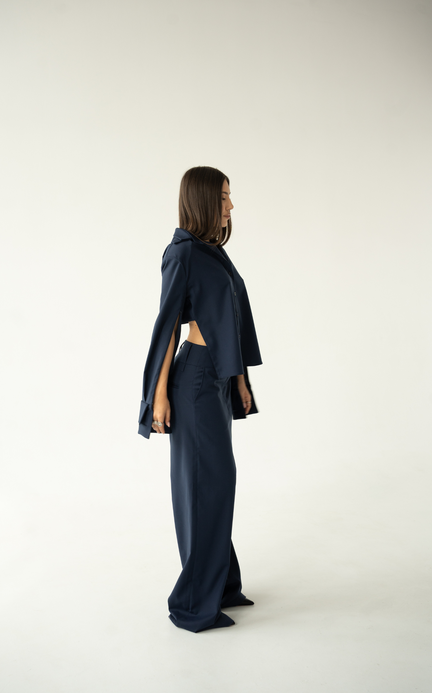 LOW-WAIST WOOL PANTS IN NAVY