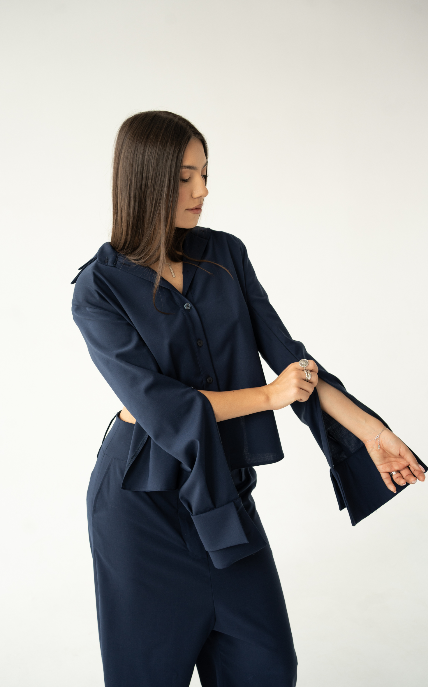 ZIPPED SLEEVE WOOL SHIRT IN NAVY
