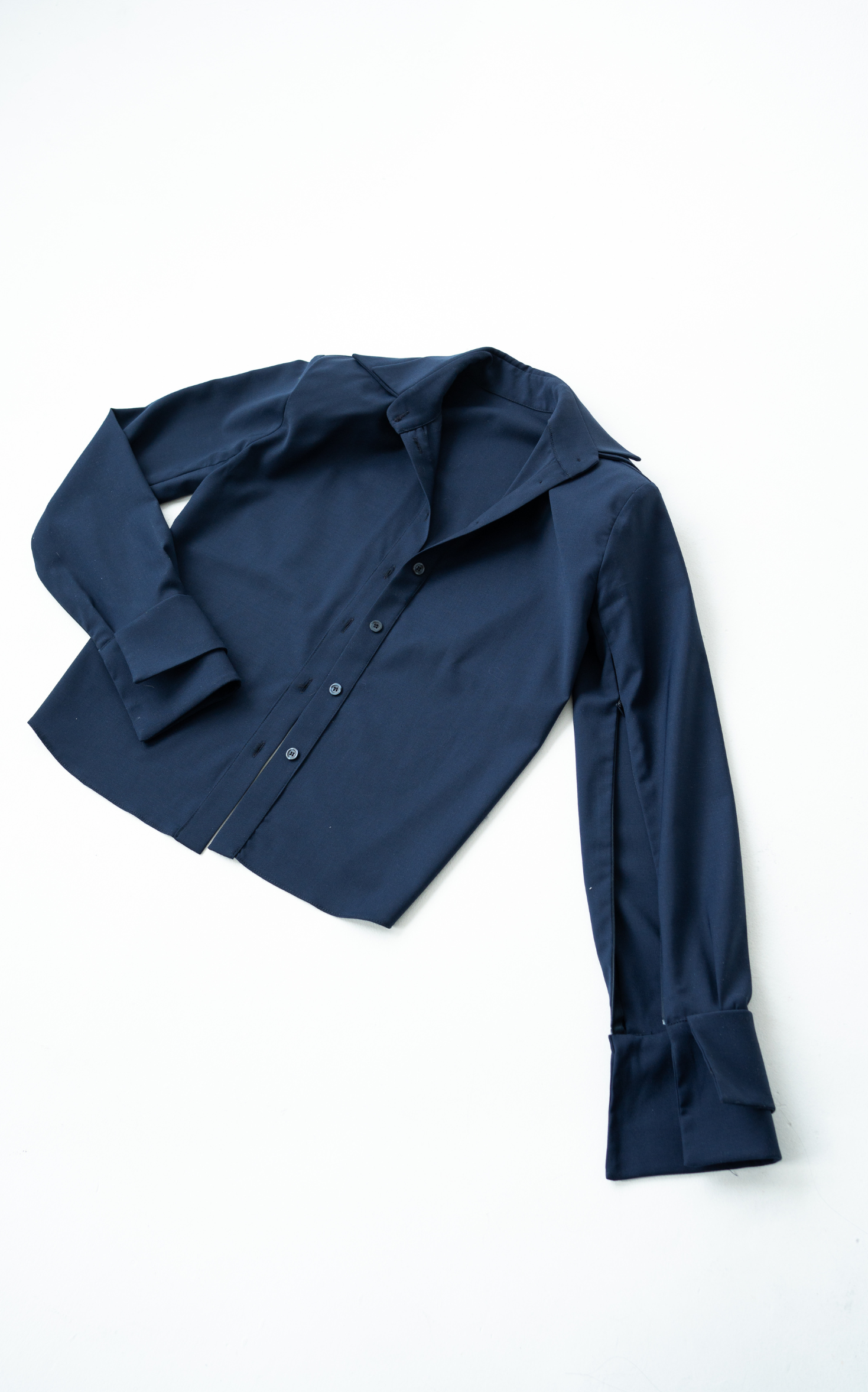 ZIPPED SLEEVE WOOL SHIRT IN NAVY