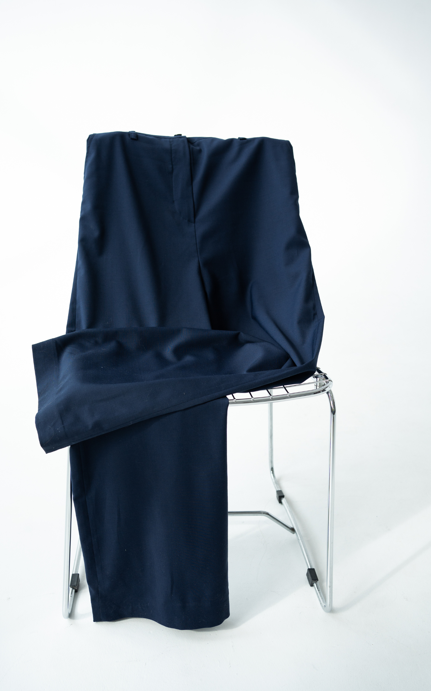 LOW-WAIST WOOL PANTS IN NAVY